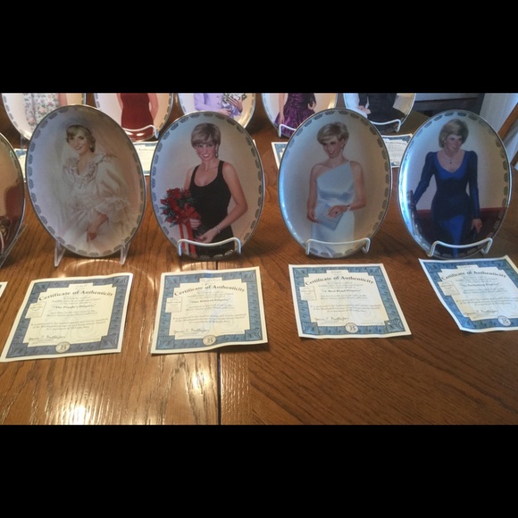 Diana - Queen Of Our Hearts, set of 14 collector plates, with COA - Picture 2 of 5